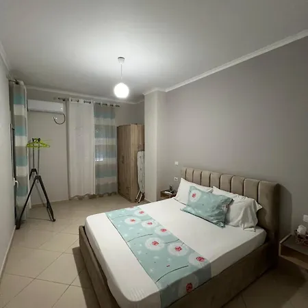 בית נופש Elsa House סרנדה